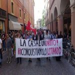 corteo casa 4 maggio_striscione apertura