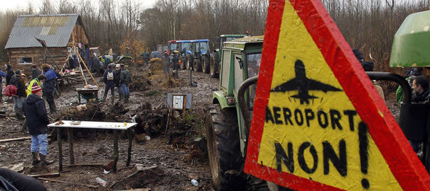 1182535_tractors-are-chained-together-outside-the-make-shift-camp-where-demonstrators-gather-as-evacuation-operations-continue-on-land-that-will-become-the-new-airport-in-notre-dame-des-landes
