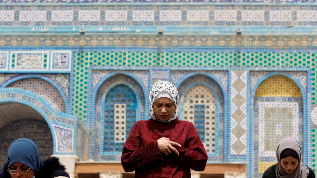palestine jerusalem aqsa mosque muslim woman pray friday ramadan april 2022 reuters 1024x576
