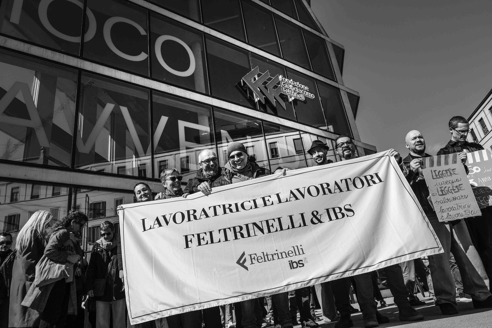 Working Class Heroes: lo sciopero alla Feltrinelli e le condizioni di lavoro nel settore dell’editoria libraria