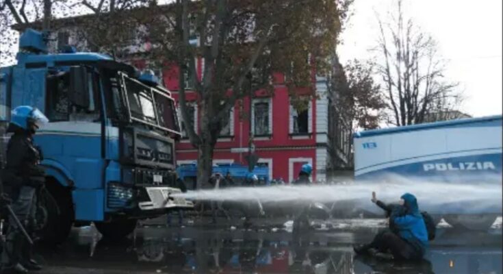 Lo Stato in assetto di guerra contro il dissenso