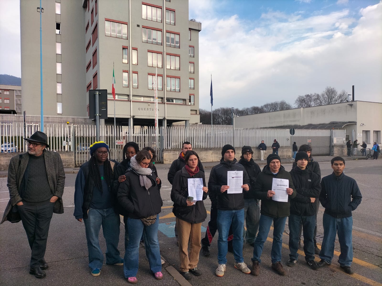 Brescia: per la destra è vietato criticare il questore. L’obiettivo è criminalizzare il dissenso