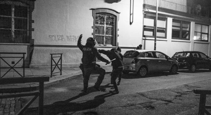 Il frame della repressione: nuove prove smontano la versione del poliziotto aggredito a Torino