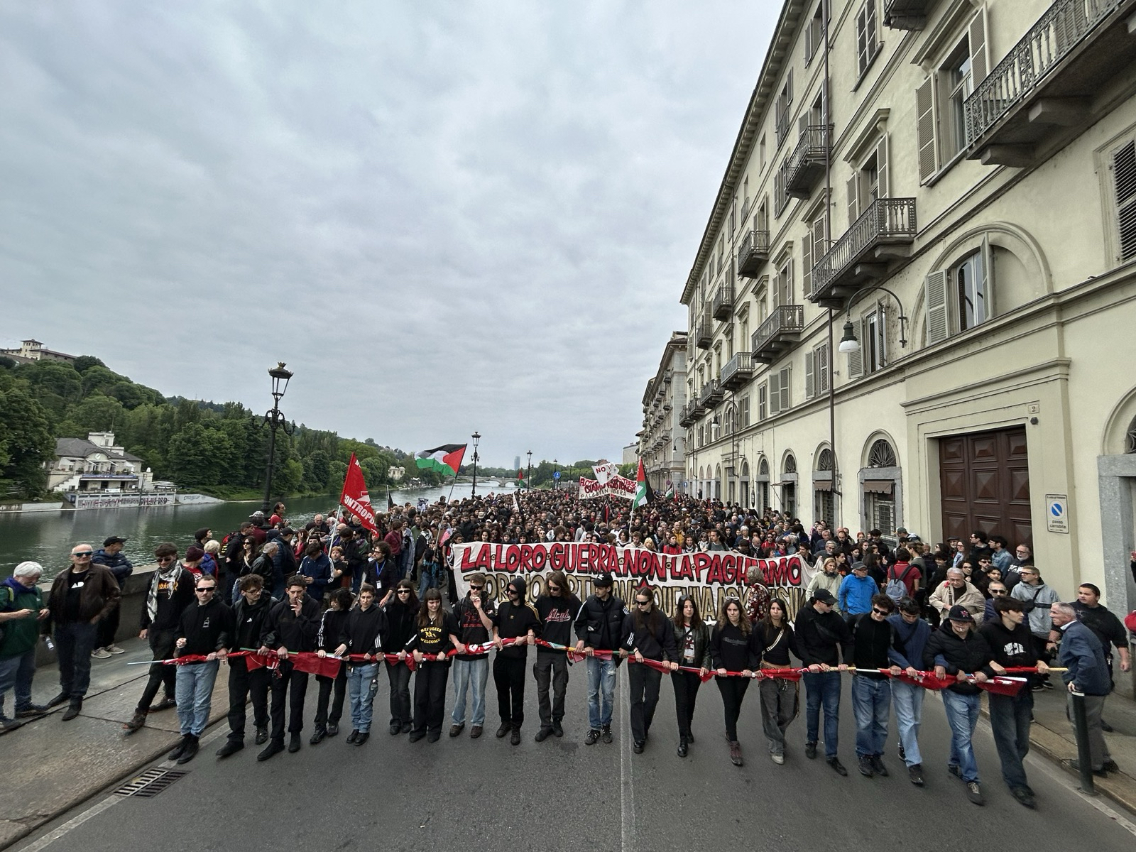 Primo maggio: Torino si schiera contro la guerra