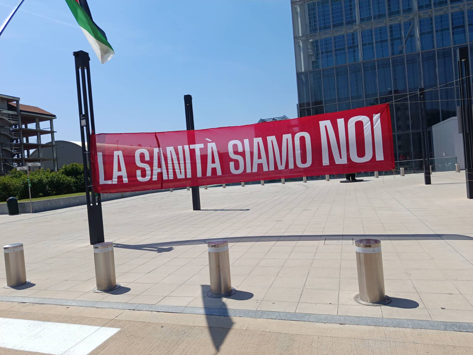 “Luoghi strategici in vista di un conflitto armato?” Breve inchiesta durante la manifestazione regionale per la sanità pubblica tenutasi a Torino il 23 maggio 2026