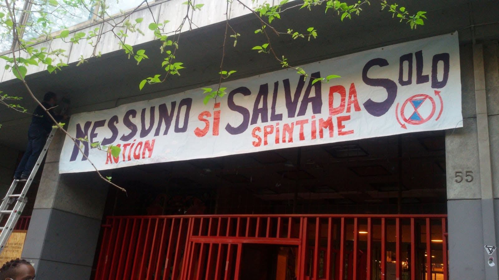 Roma: presidio permanente fuori da Spin Time Labs. “Da qui non se ne va nessun3”
