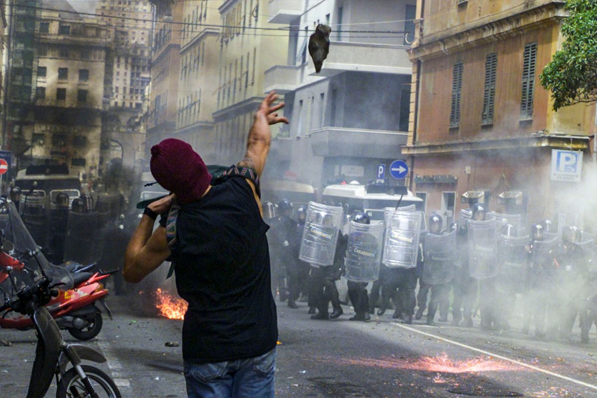 Genova, venticinque anni dopo: brucia ancora