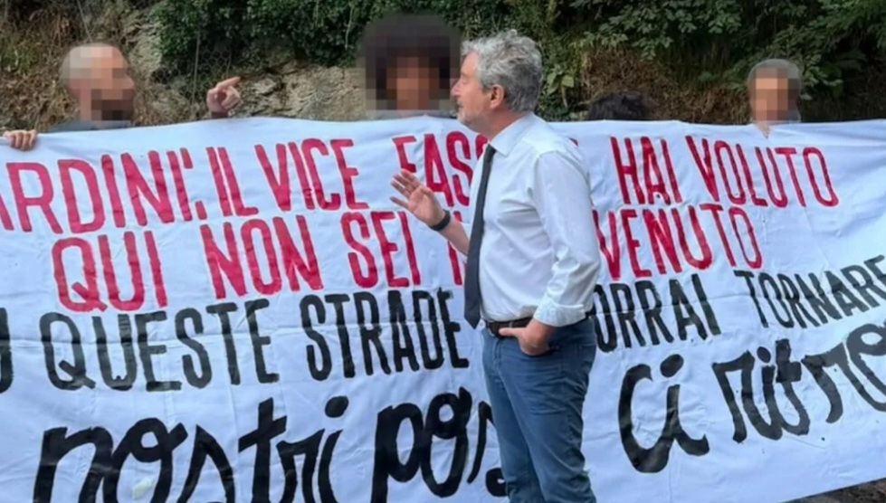 Sant’Anna di Stazzema, bloccato il sindaco Pardini che voleva raggiungere la commemorazione.
