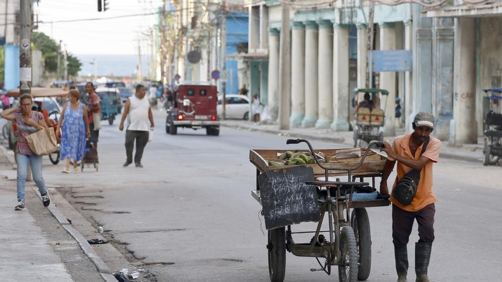 Cuba: acqua, medicinali, carburante, energia elettrica. Il peso del bloqueo nella vita quotidiana.