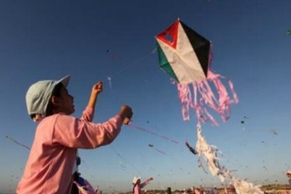 Israele dichiara guerra anche agli aquiloni di Gaza