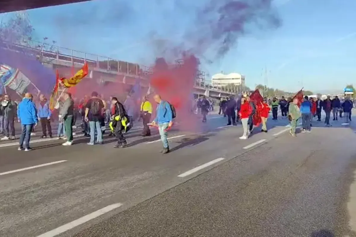 Lotte operaie: a Taranto 2500 licenziamenti per indotto Ex-Ilva. Sciopero e blocchi stradali
